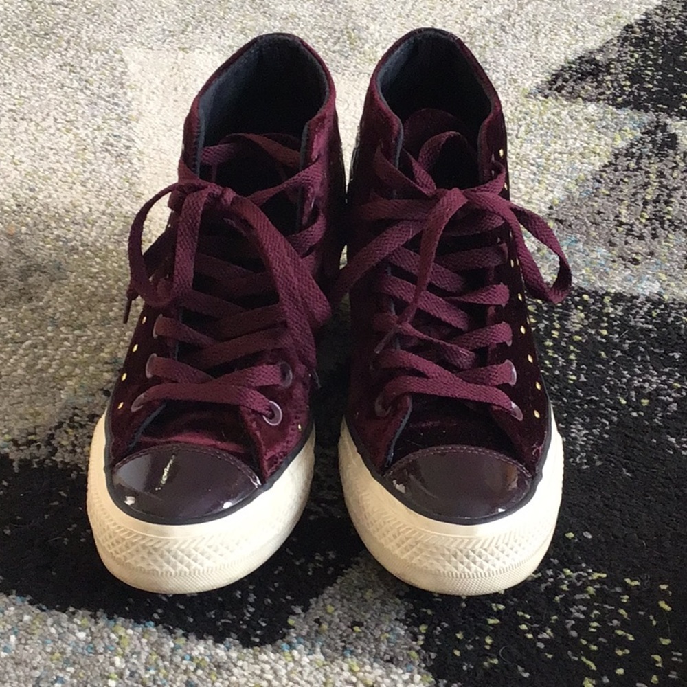 Converse Chuck Taylor Lux Ruby Velvet wedges
